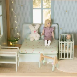 LUNDBY DOCKHUSMÖBLER SÄNG MED KLÄDD GAVEL