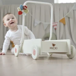 MICKI LÄRA-GÅ-VAGN CREAM WHITE